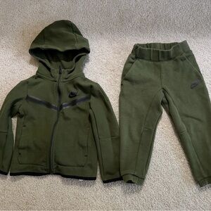 Nike Toddler Olive Green Sweatpants & Hoodie Set